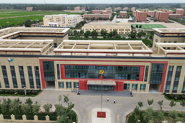 新疆和田地區(qū)于田縣黨校采暖制冷項目