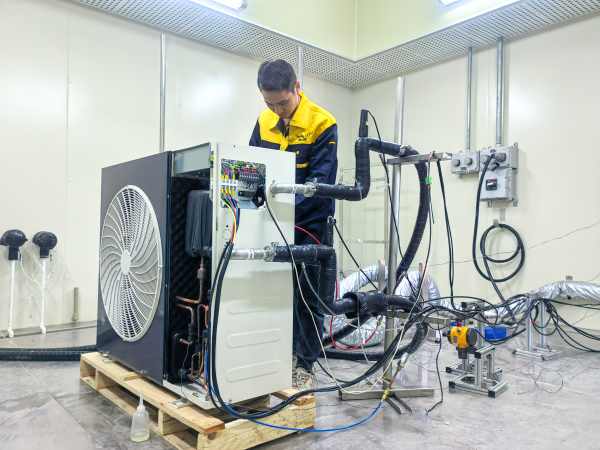 哈唯光伏直驅(qū)熱泵機(jī)組：引領(lǐng)能源變革的綠色先鋒